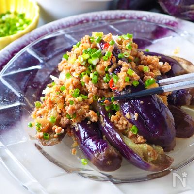 【簡単すぎるレンジなす】レンジで蒸しなす＊ピリ辛肉味噌まみれ