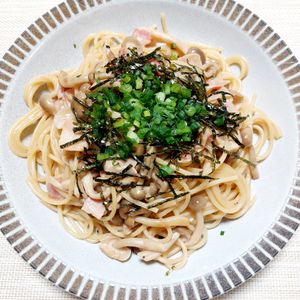 よっこの作ってみた!投稿(ワンパン15分♪ベーコンきのこのバター醤油パスタ♡別茹で不要)