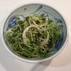 ゆみ棒ちゃんの作ってみた!投稿(切って和えるだけ！豆苗と新玉ねぎの塩こんぶサラダ)
