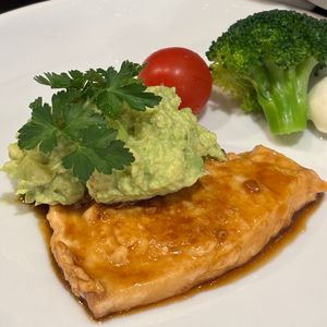 あなぼんごはんの作ってみた!投稿(メカジキの照り焼き～アボカドわさびソース～)