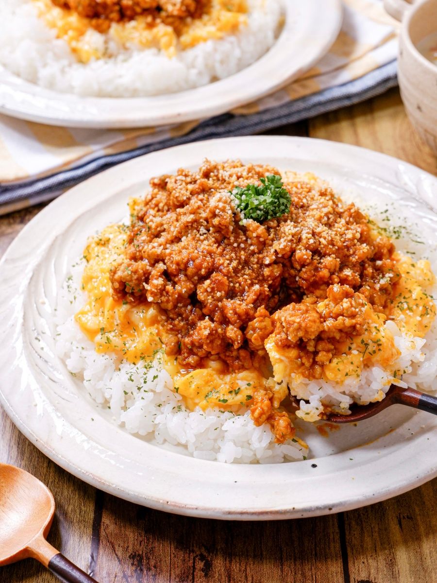 チーたまカレーそぼろご飯】包丁不要♡5分で絶品♬ランチにもの作って