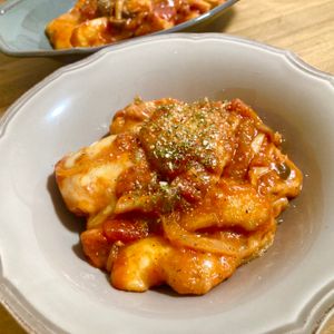 ゆかりの作ってみた!投稿(【鶏むね肉のトマト煮込み】濃厚トマトソースにチーズがとろり♡)