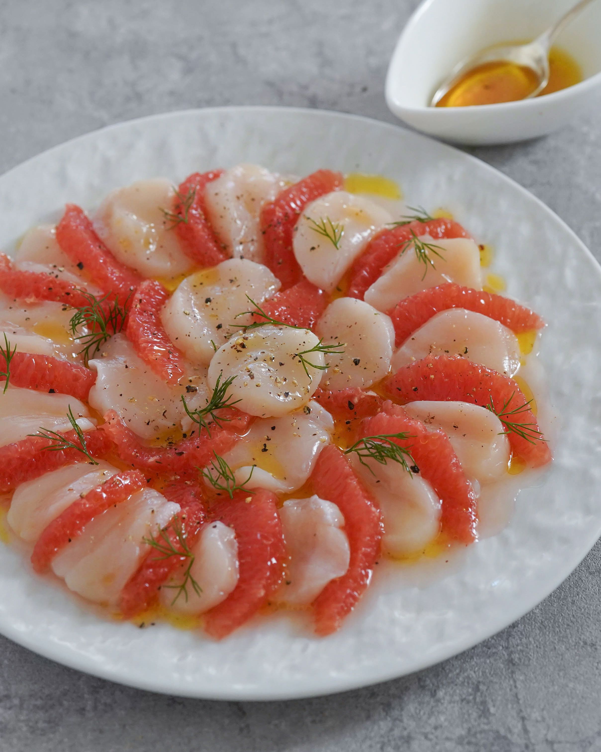 帆立とグレープフルーツのカルパッチョ | レシピサイトNadia
