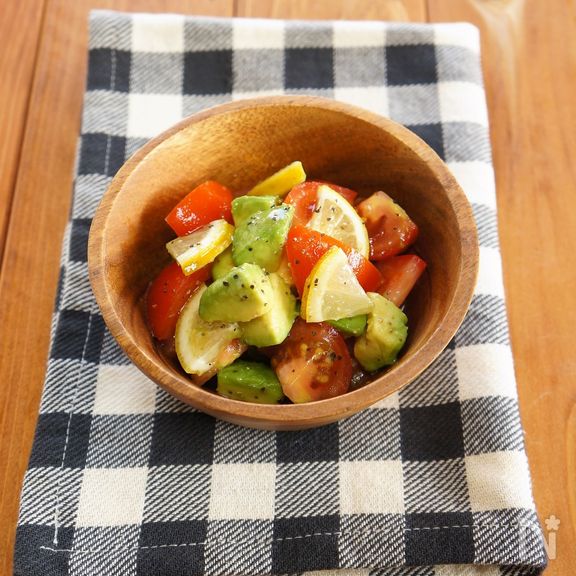 アボカドとトマトのはちみつレモンサラダ