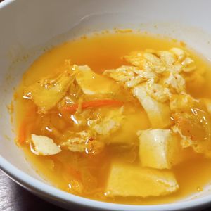 ひろりぃの作ってみた!投稿(【お豆腐と卵の旨だしキムチスープ】5分で完成！包丁不要！)