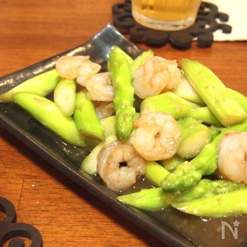 明日もがんばるビールのツマミ　アスパラガスと海老のタイ風炒め