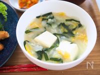 【お腹いっぱいでも太らない】豆腐とたっぷり野菜のスープ