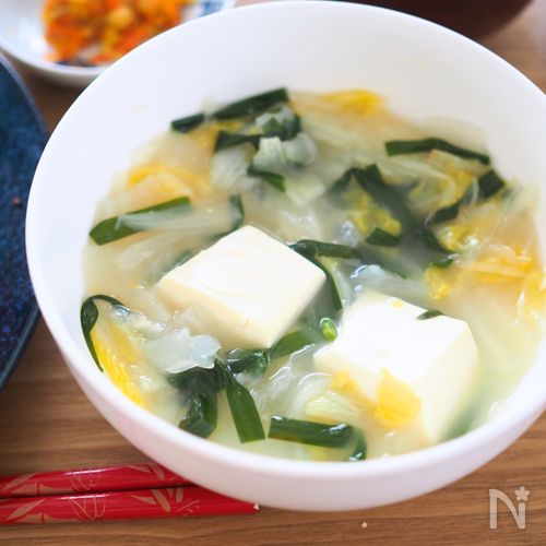 【お腹いっぱいでも太らない】豆腐とたっぷり野菜のスープ