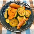 作りおきに◎【人参とズッキーニのガーリックバター炒め】