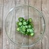 レンジで簡単！シャキッと野菜【梅ゆかりのささみ和え】副菜に◎の工程3
