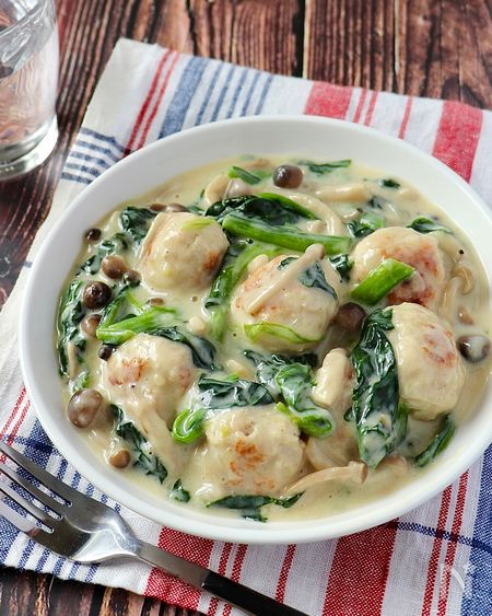 鶏団子とほうれん草のクリーム煮