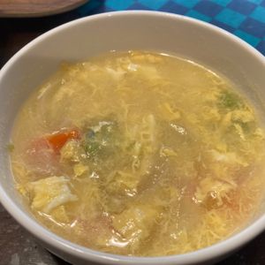 けいの作ってみた!投稿(とろっとやさしい♩新玉ねぎと人参のふわたまスープ)