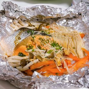 にらたまの作ってみた!投稿(【鮭ときのこのホイル焼き】フライパンで♬包んで蒸すだけ！)