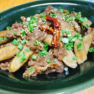 naoの作ってみた!投稿(ご飯が進む♡絶対おいしい『牛肉とごぼうの甘辛炒め』)