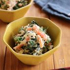 ピーナッツペーストで作るほうれん草とにんじんの白和え