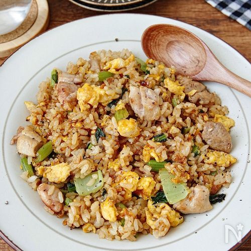 やみつきになる！鶏肉と小松菜のオイマヨチャーハン