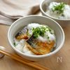 『さばの蒲焼きとろろ丼』やみつき甘辛ダレ