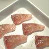 昆布茶で旨味爆発‼︎『ブリとディルのレモンカルパ』の工程1