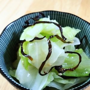 ○ずぼら１人ご飯○の作ってみた!投稿(ごま油香る！やみつき塩昆布キャベツ)