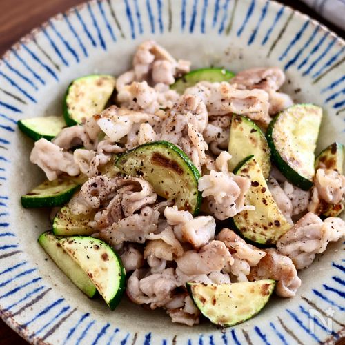 【ご飯がすすむ！】豚肉とズッキーニの塩にんにく炒め