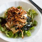 『豆腐とわかめの中華風サラダ カリカリごぼうのせ』