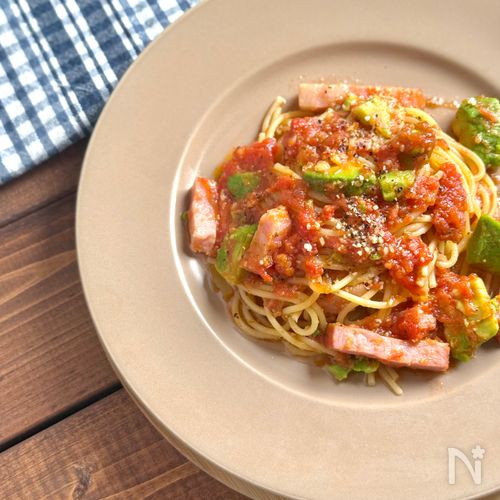 【和×洋】アボカドとベーコンの出汁トマパスタ