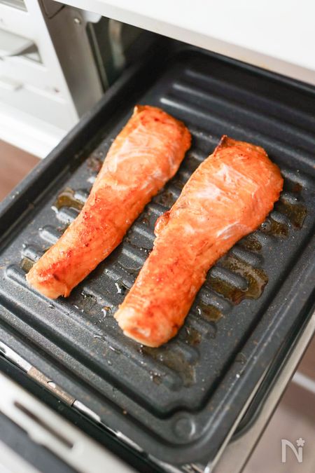 焼魚トレーで焼いた鮭