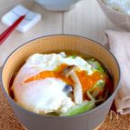 とろーり優しい味に癒される♡白菜ときのこの満菜おとし卵味噌汁