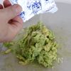 【とろ旨!】濃厚アボカドペーストの冷やし混ぜ塩らーめんの工程2