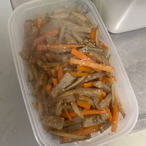 ひとみの作ってみた!投稿(こんにゃくとごぼうのきんぴら【作り置き】)