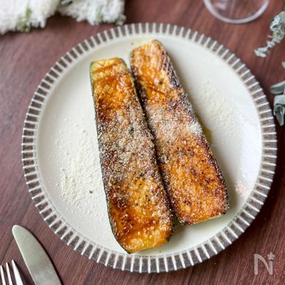 【ズッキーニのステーキ】食材１つ！焼くだけでやみつき◎
