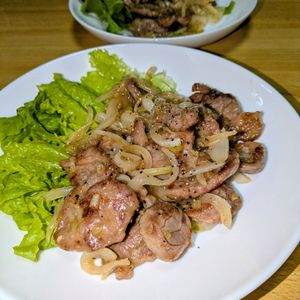 joe sanの作ってみた!投稿(ラム肉の旨塩ガーリックペッパー炒め。)