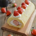 いちごのロールケーキ。別立てでふんわり！春らしいスイーツ♪