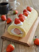 いちごのロールケーキ。別立てでふんわり！春らしいスイーツ♪