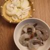 プリッと濃厚！えびのトマトチーズパスタの下準備