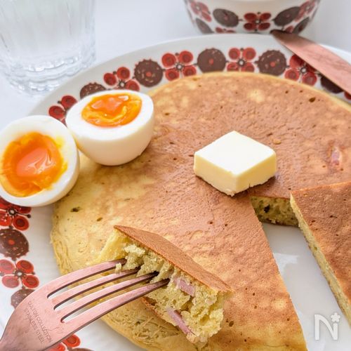 バジル香る♡ベーコンのケークサレ風パンケーキ