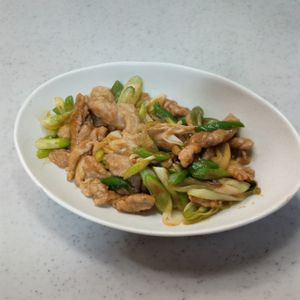 ひろりぃの作ってみた!投稿(長ねぎ1本消費！豚ねぎコク旨生姜焼き)