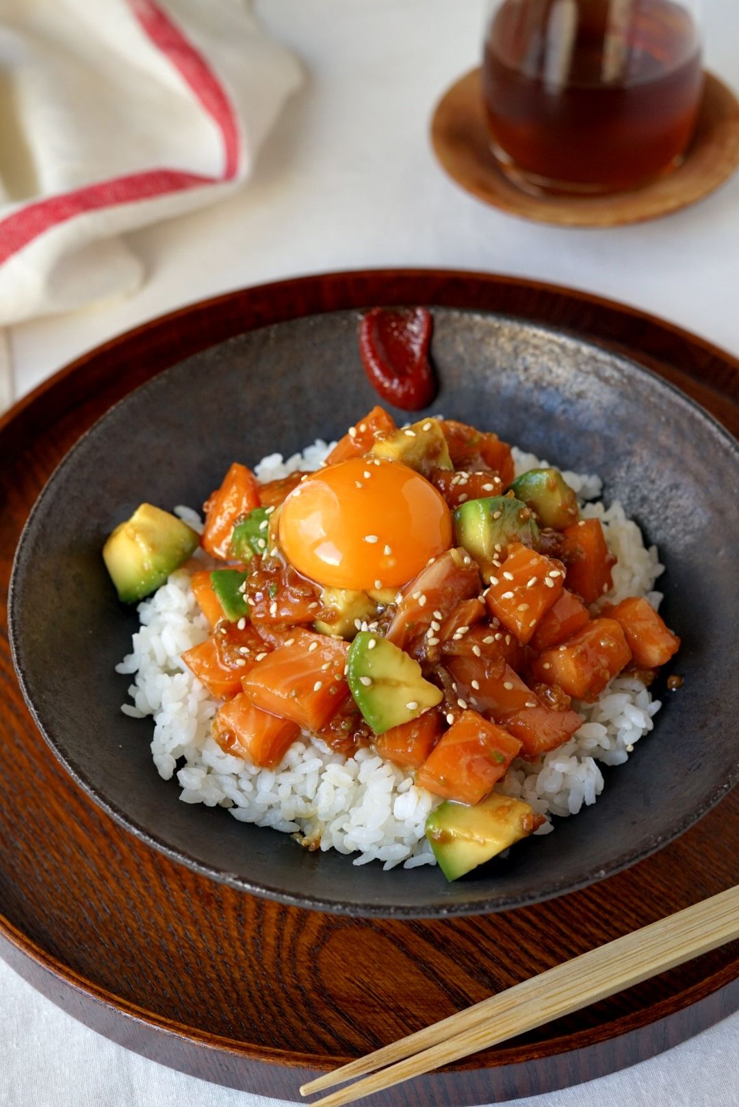 和えるだけ絶品「サーモンアボカドのポキ」おつまみ、丼にも