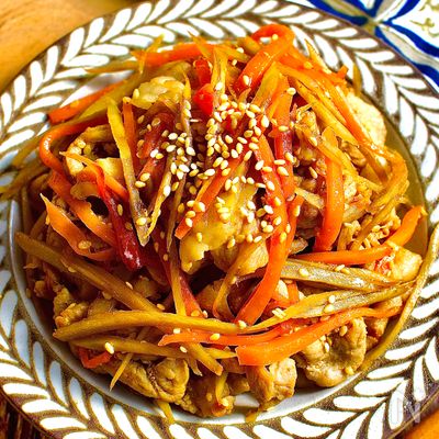 ＼お弁当にも／ワンパン10分【豚ばらごぼうのきんぴら炒め】