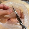 驚くほど柔らかい!揉んで焼くだけ「大葉チキン」の下準備