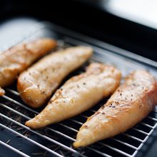 「低脂肪で高たんぱく」噛むほど広がる旨さ【ささみジャーキー】