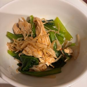 イトマルの作ってみた!投稿(『小松菜と茹で鶏のピリ辛中華和え』むね肉しっとり☆やみつき♪)