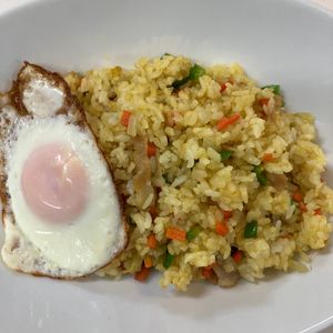 (・∀・)コロンの作ってみた!投稿(【具沢山カレーチャーハン】食欲引き立つ、みんな大好きな味♪)