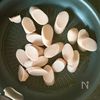 材料ふたつで副菜！《小松菜と魚肉ソーセージのオイスター炒め》の工程3