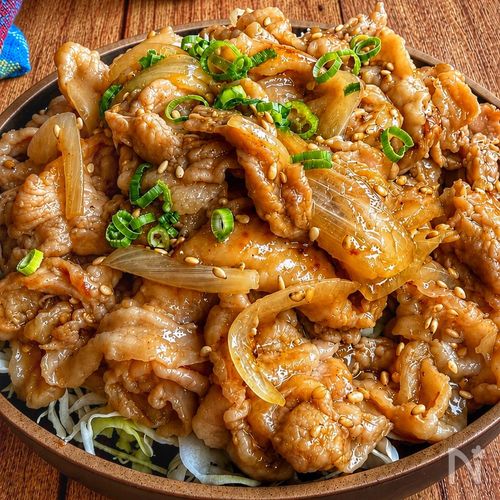 味濃い系◎【豚こま玉ねぎのごま味噌にんにく炒め】ご飯が進む♪
