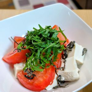 まゆのの作ってみた!投稿(ヘルシー♪♪チーズみたいな塩麹豆腐とトマトの塩昆布サラダ)