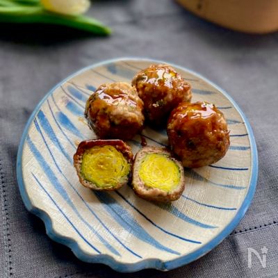 半分に切るとかわいい〜芽キャベツ丸ごと肉団子