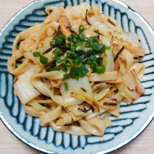 よっこの作ってみた!投稿(【白菜と塩昆布のこくうま焼うどん】)
