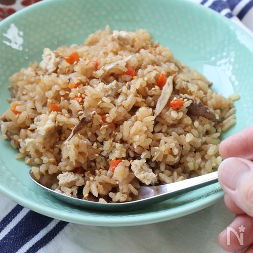 新玉ねぎたっぷり!鶏ごぼうの炊き込みご飯