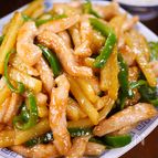 濃厚オイスターマヨの🤭💕鶏むね肉とじゃが芋の青椒肉絲🍚